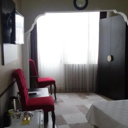 Lena Flats מלון דירות 4*