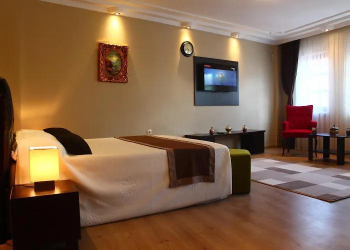 Lena Flats Aparthotel 4*